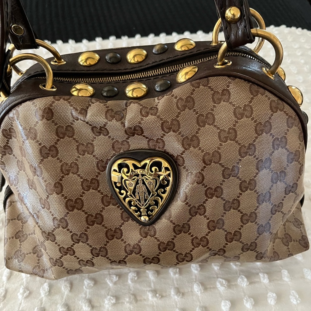Signature Gucci handbag from the Milan collection